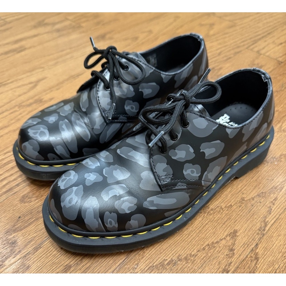 Dr. Martens Distorted Leopard Skull Print Oxfords Black Grey Womens Size 8 27686